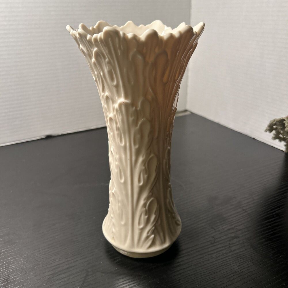 VTG Lenox Woodland 8.5/8" Porcelain Ivory Vase Embossed Acanthus Leaves